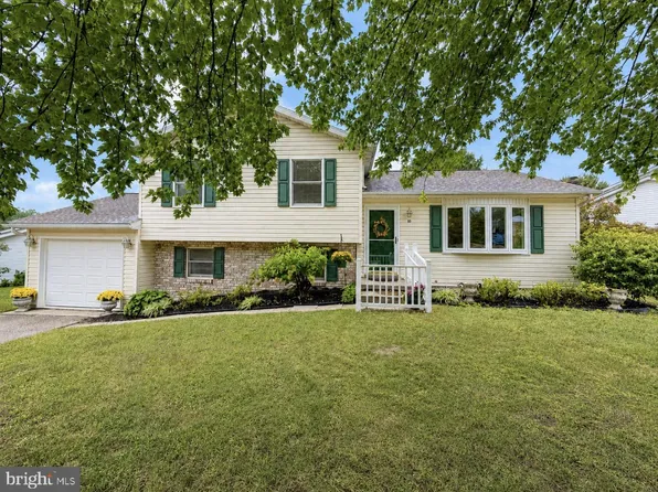 10 Gardenia Dr, Hanover, PA 17331