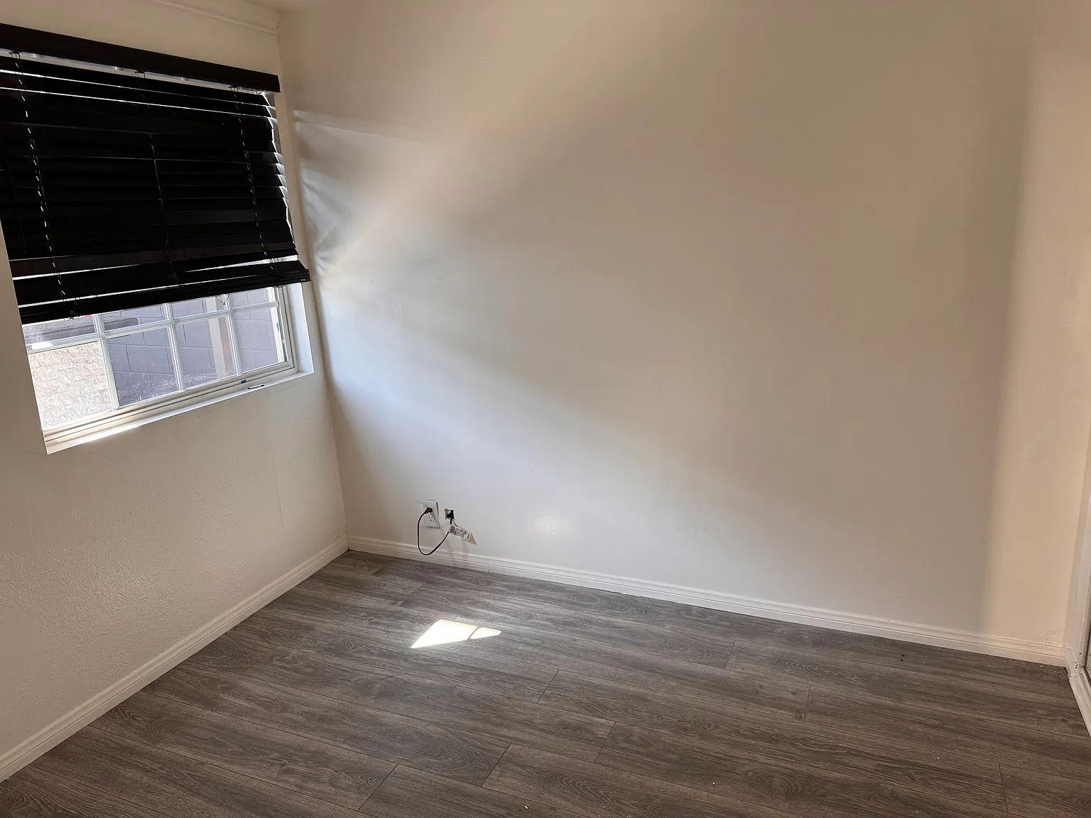 3 bed, 1000 sqft, $3,000 — Photo 2