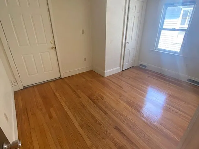 378 Crown St — Photo 8