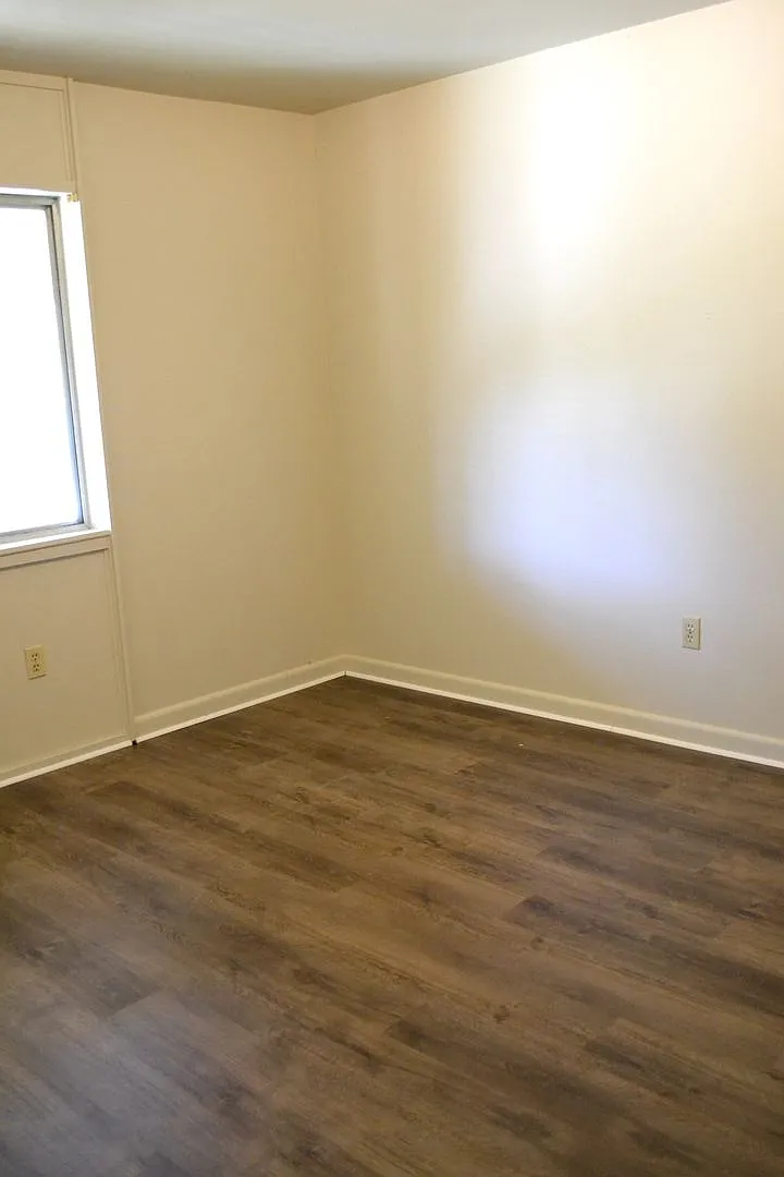 806 — Photo 3
