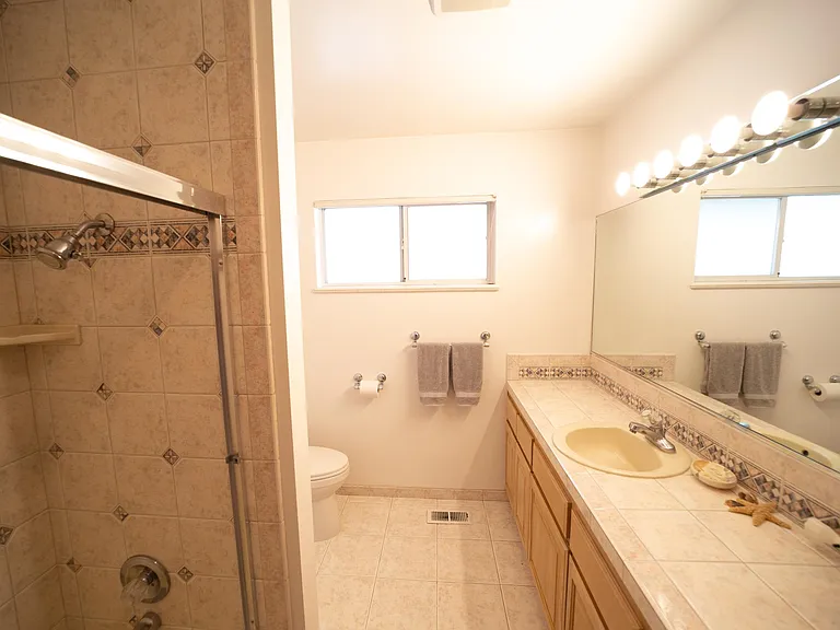 310 Alma Ln — Photo 22