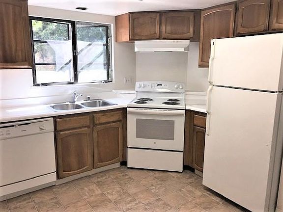 5th image of 2939 De La Vina St APT C