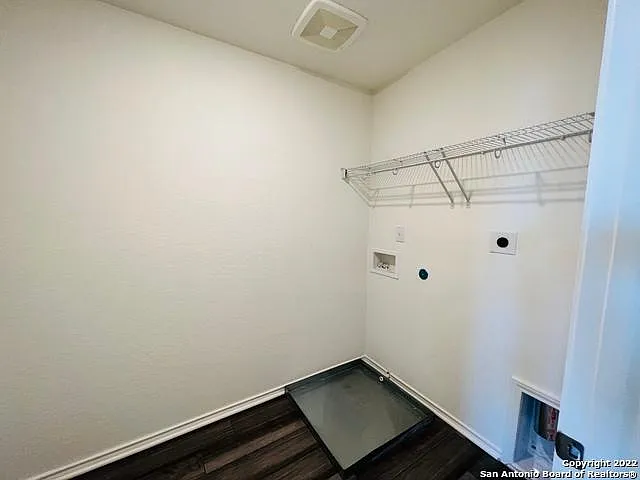 8907 Colony Mdw — Photo 28
