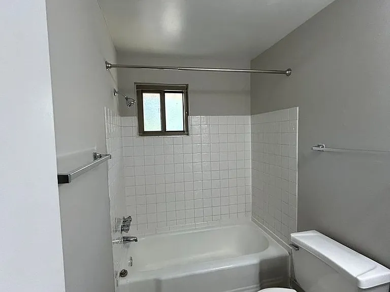 Coventry Court Townhomes — Photo 46
