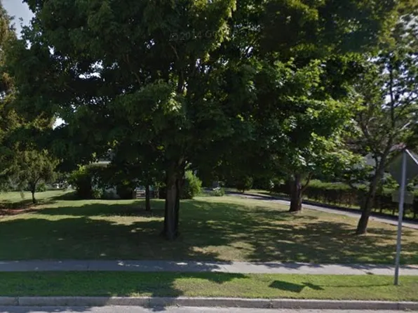 137 Chestnut St, Lakewood, NJ 08701