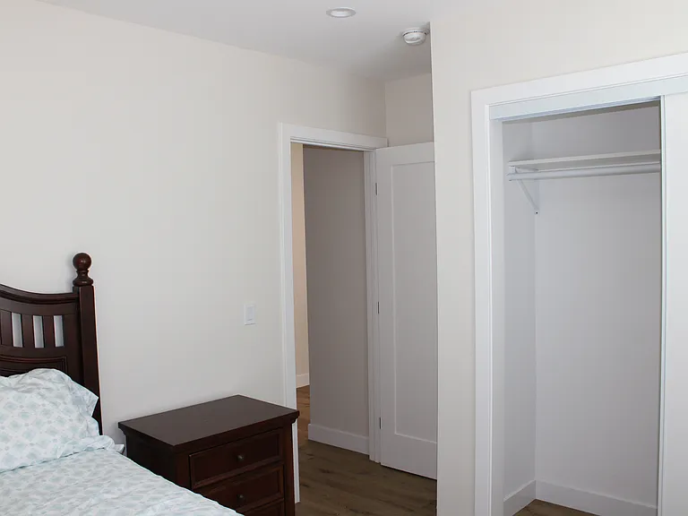 271 Grace Ave — Photo 14