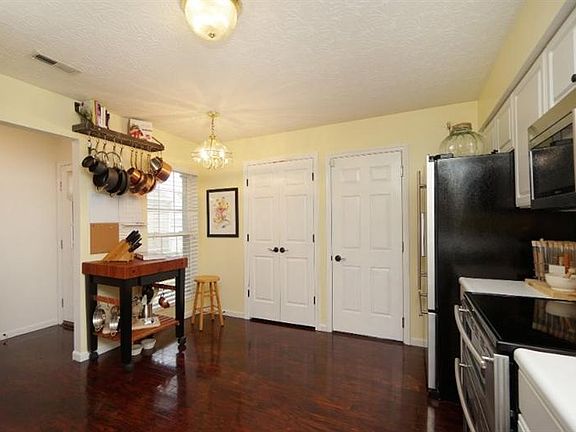 3rd image of 4184 Eastvillage Dr