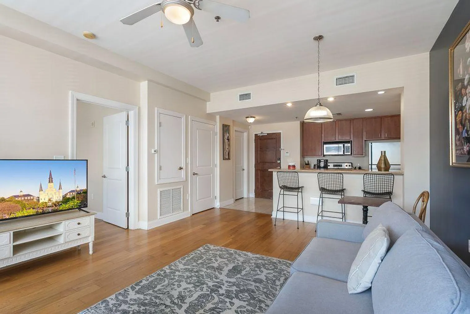 1 bed, 2.0 bath, 430 sqft, $4,211 — Photo 4