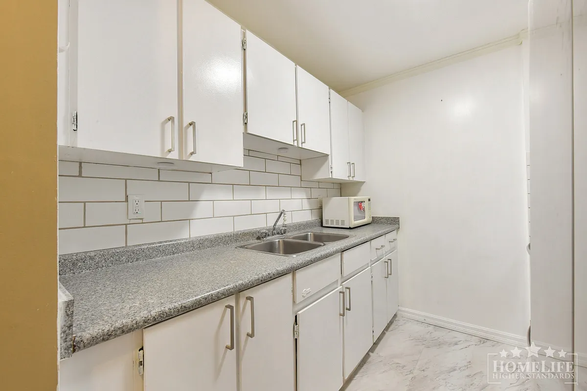 Building Photo - 1850 Southmere Cres E #314