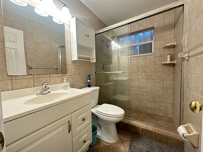 740 NE 37th St — Photo 24