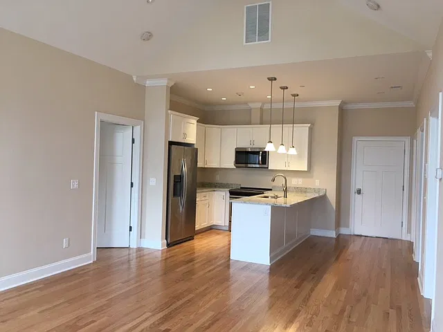 2 bed, 1009 sqft, $2,800 — Photo 3