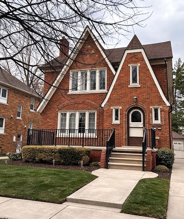 1st image of 22152 Francis St #1