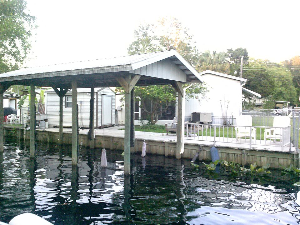 Boat Hs w/ Electric Lift