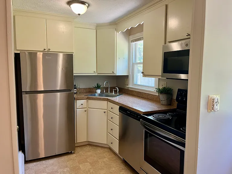 38 Franklin St #2 — Photo 4