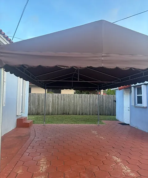 300 SW 55th Ave — Photo 3