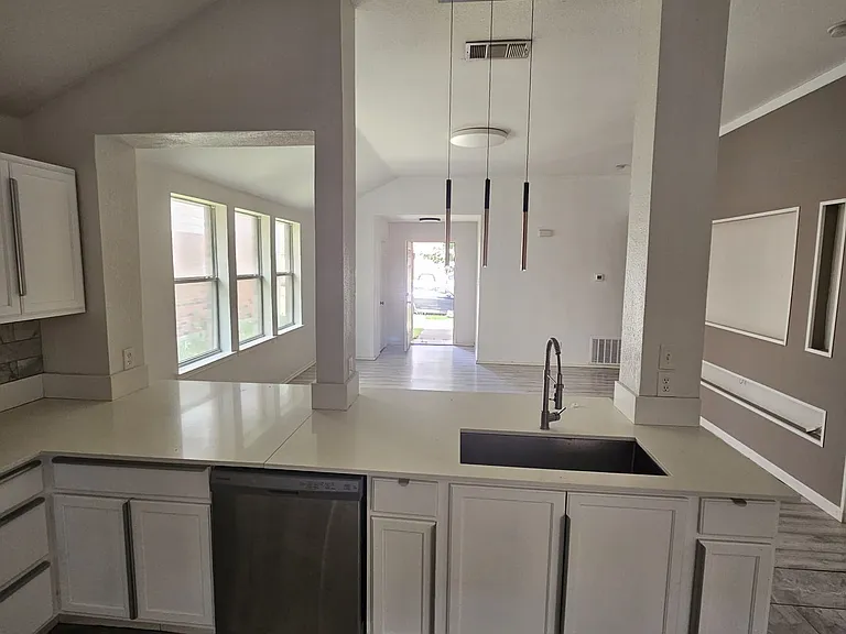 1042 Warbler — Photo 19