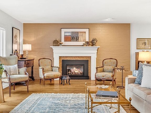 5th image of 90 Elmwood Rd