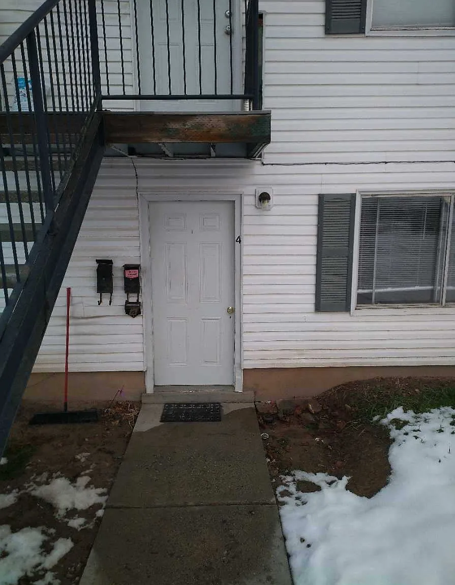 2 bed, 976 sqft, $900 — Photo 2