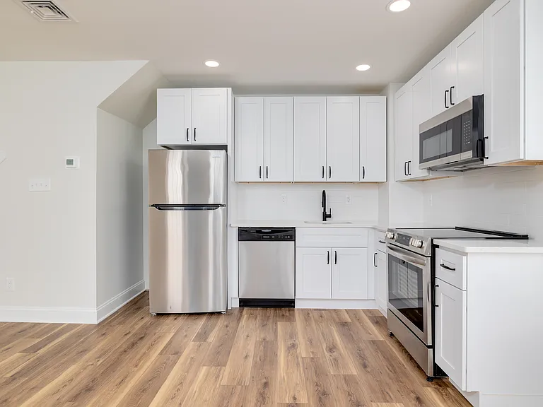 112 Washington Ave #9 — Photo 2