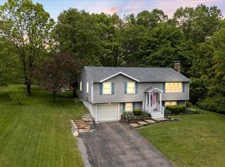 17 Nottingham Ln, Haverhill, MA 01835