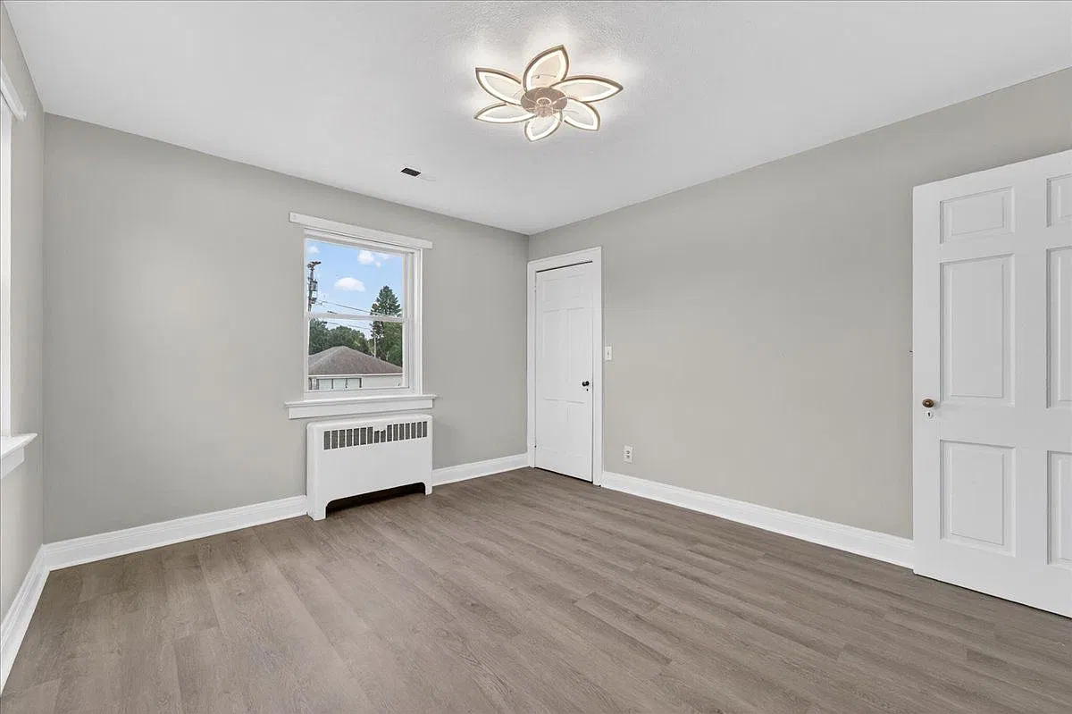 Recently renovated 2 bedroom townhouse for rent — Photo 4