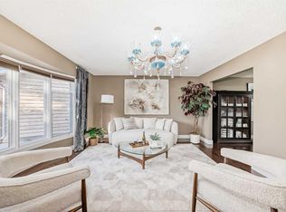 36 W Varsity Estates Ct NW, Calgary, AB T3B 5B1