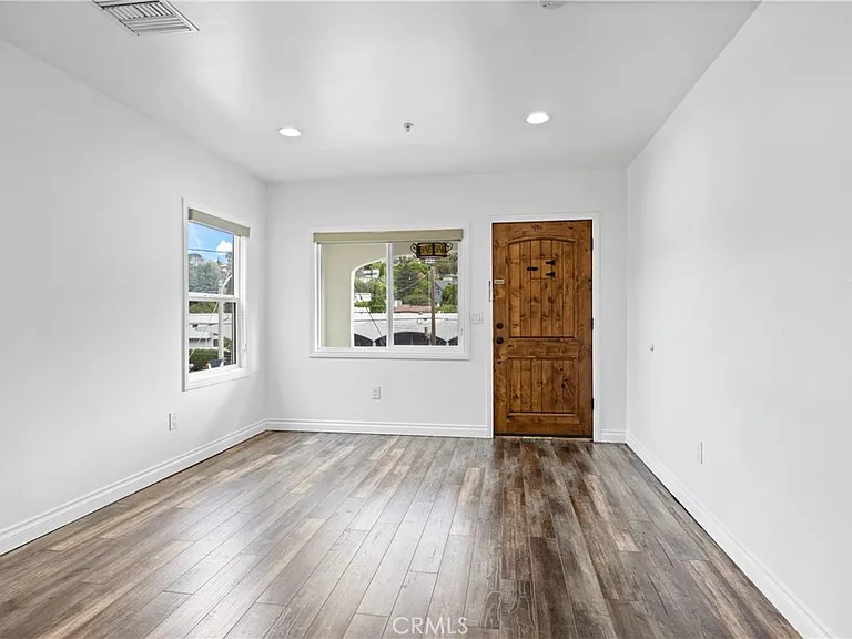 2211 Hyperion Ave — Photo 5