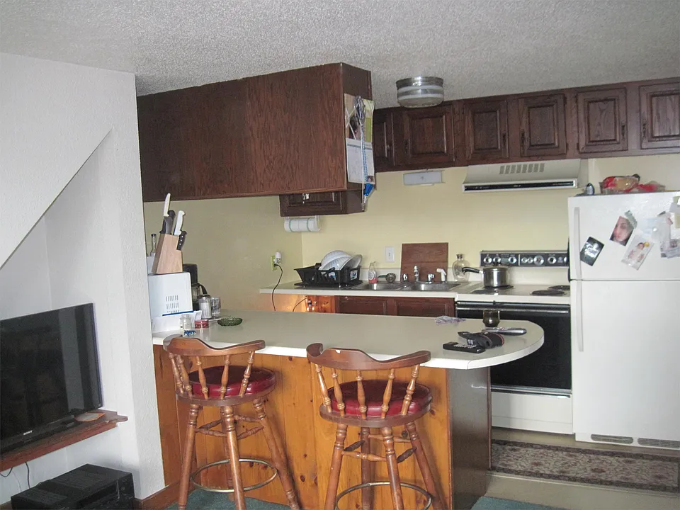 83 River Rd - D