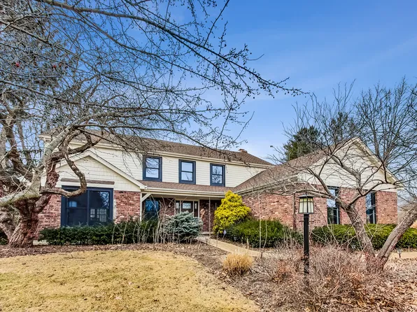 6117 N Wyndwood Dr, Crystal Lake, IL 60014
