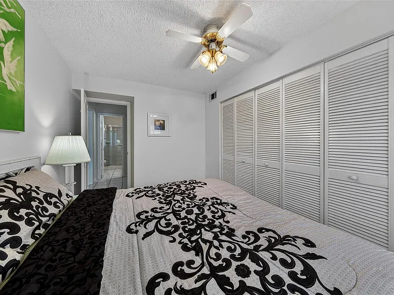 6253 Bay Club Dr #1 — Photo 28