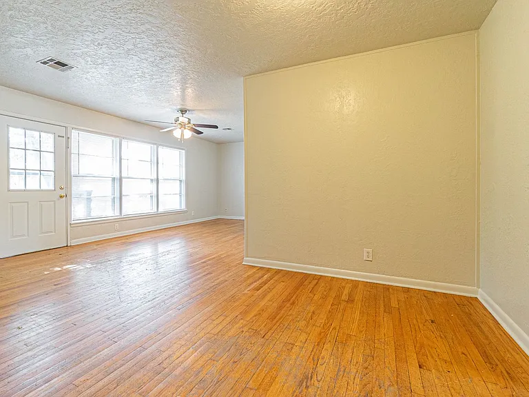 1510 Huntington Way — Photo 10