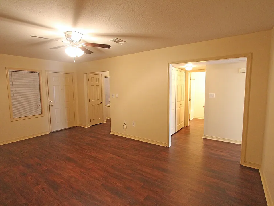 211 Chevy Chase Dr