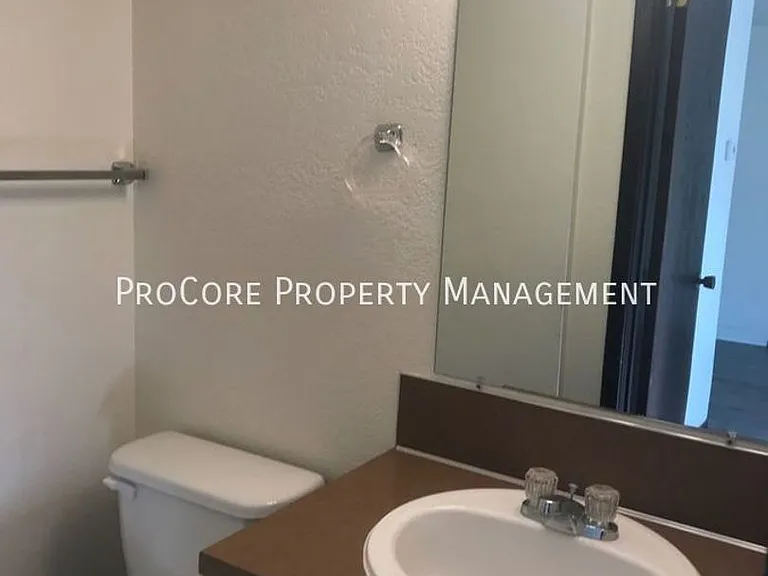 1216 S Juniper St — Photo 17