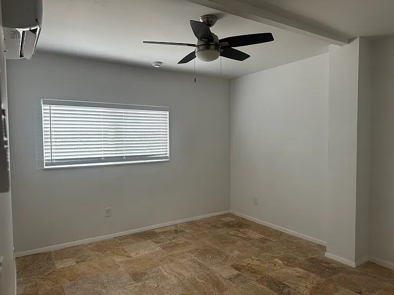 520 W Leann Ln — Photo 6