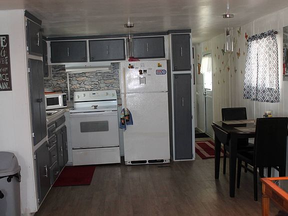 3rd image of 22 Fleetwood Ave #22
