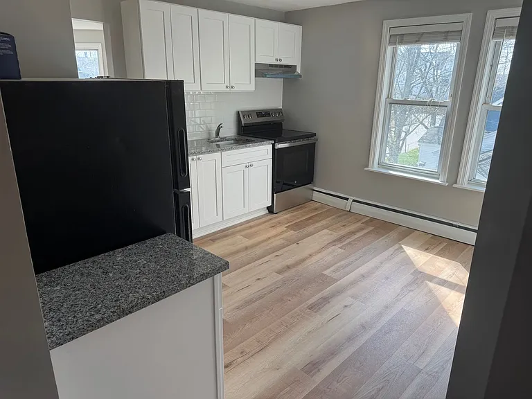 16 Maple St — Photo 8