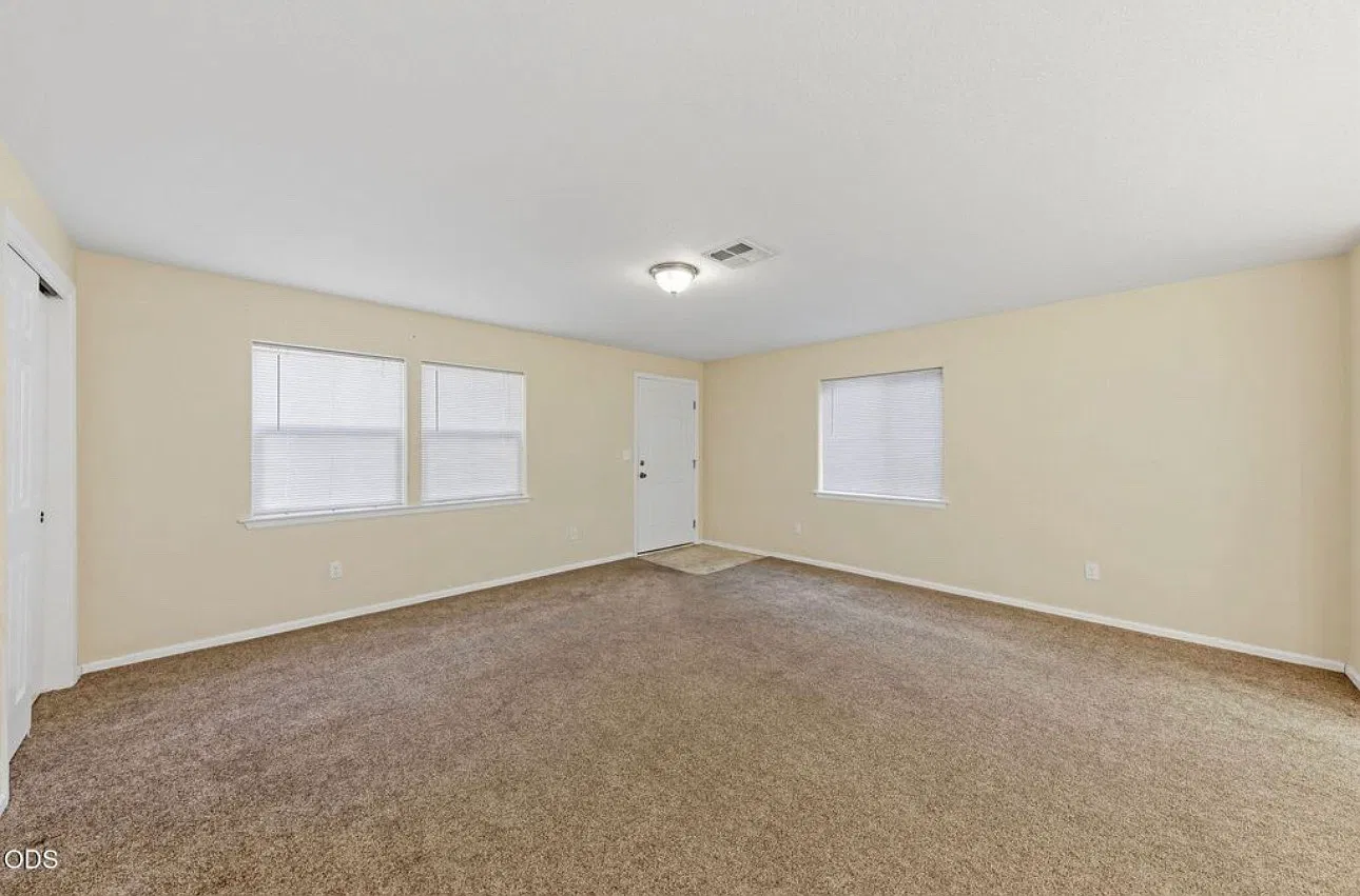 3 bed, 1232 sqft, $2,100 — Photo 4