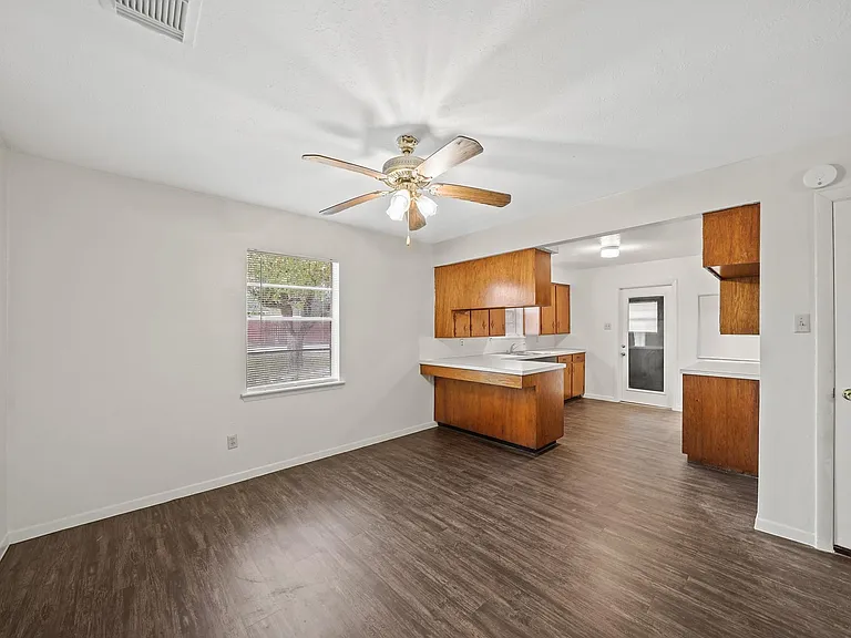 322 Pinedale Ave — Photo 3