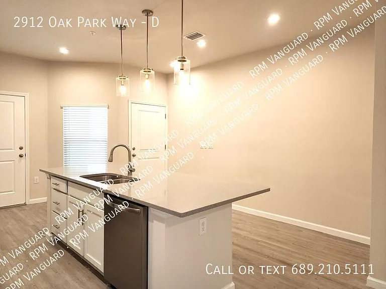 2912 Oak Park Way #D — Photo 3