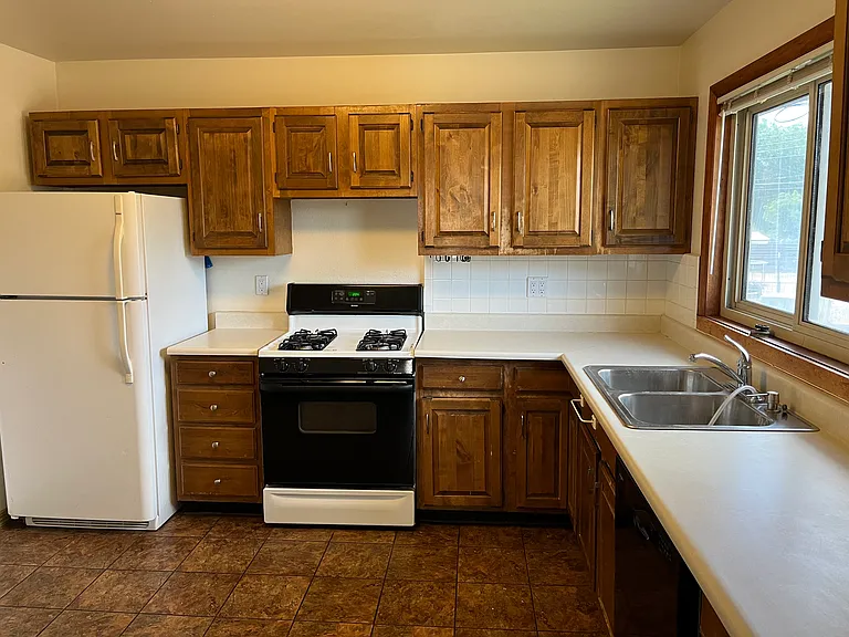 836 Brookside Dr — Photo 5
