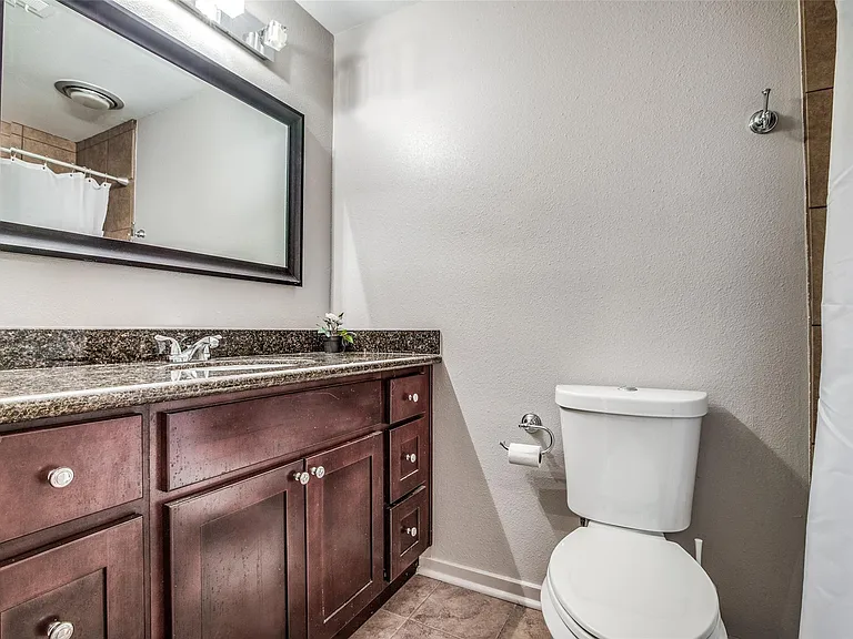 246 Litchfield Ln — Photo 13