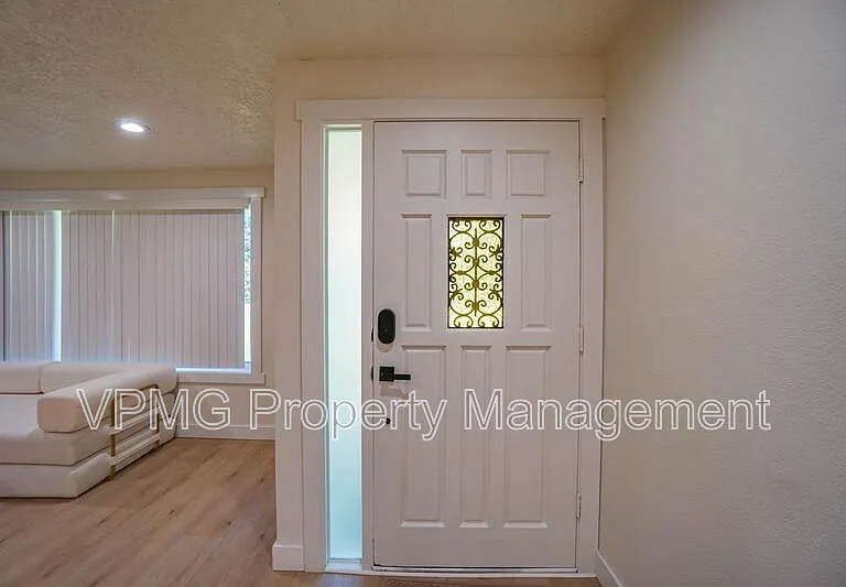 19419 NE 11th St — Photo 7