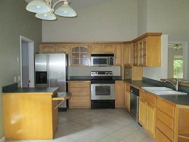 3rd image of 1025 SW Charleston Ct
