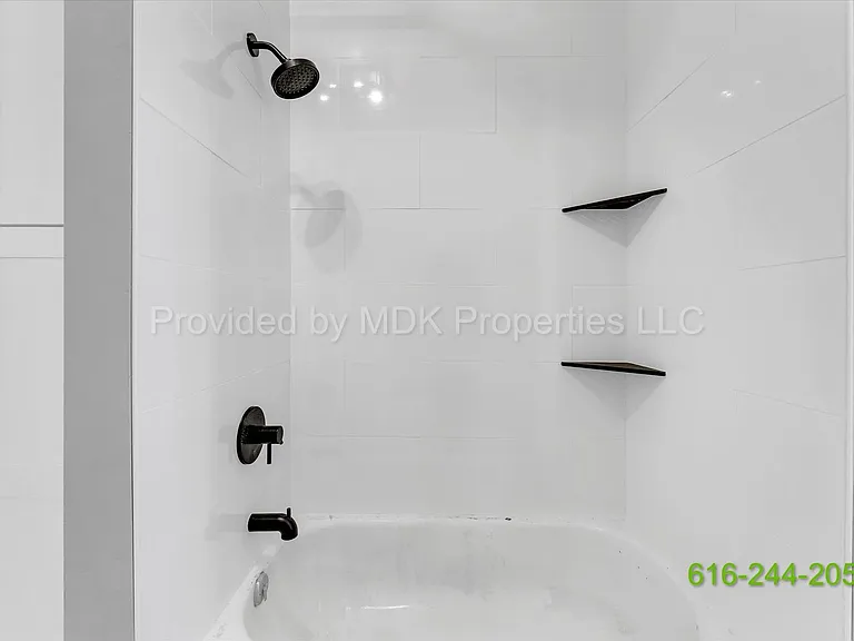 425 Woodlawn St SE — Photo 30