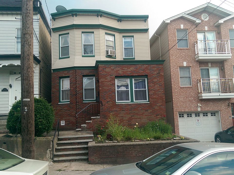 2nd image of 85 Carlton Ave