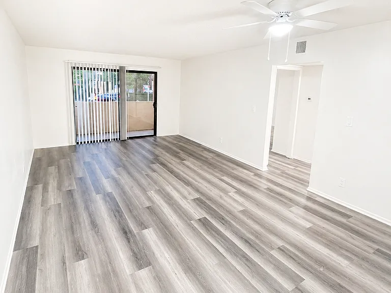 15020 Burbank Blvd — Photo 3