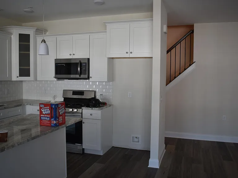 16 Emily Ct — Photo 4