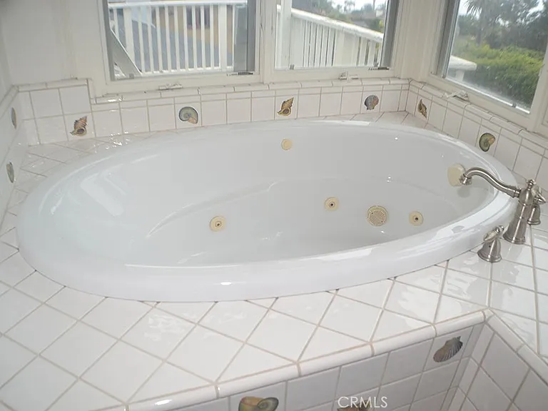 490 Diamond St — Photo 11