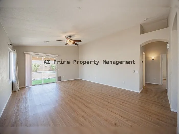 1710 E Oakland St — Photo 4