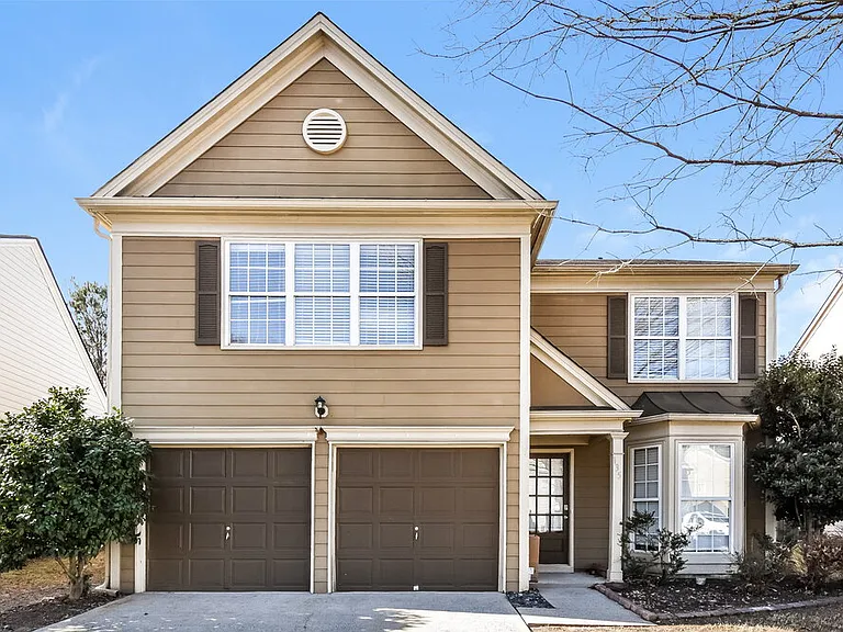 135 Wallnut Hall Cir — Photo 1